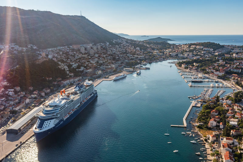 de Celebrity Apex van Celebrity Cruises in Dubrovnik