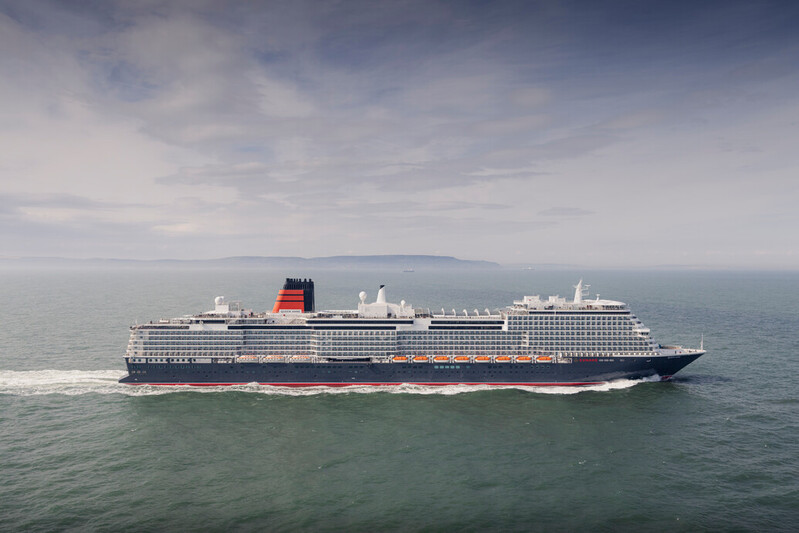Luchtfoto van Cunard cruise schip Queen Anne