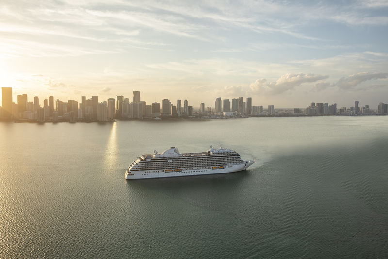 de Seven Seas Splendor van Regent Seven Seas Cruises bij Miami