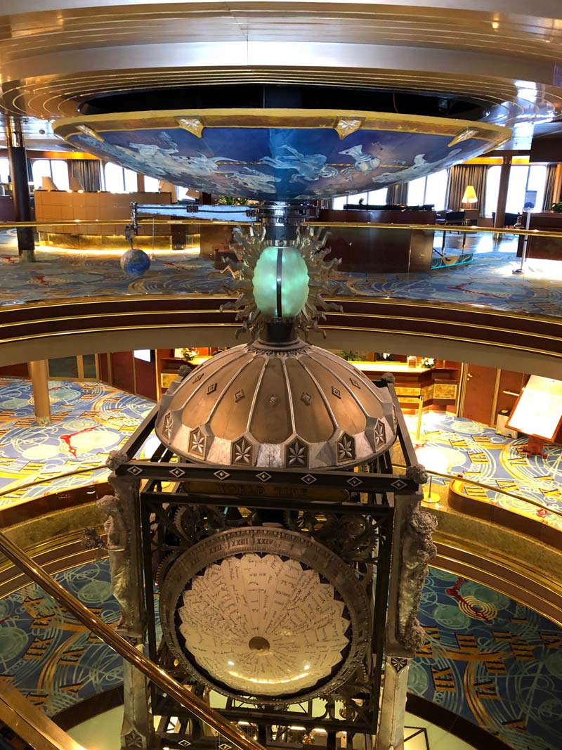 Atrium aan boord van de Bolette van Fred. Olsen Cruise Lines