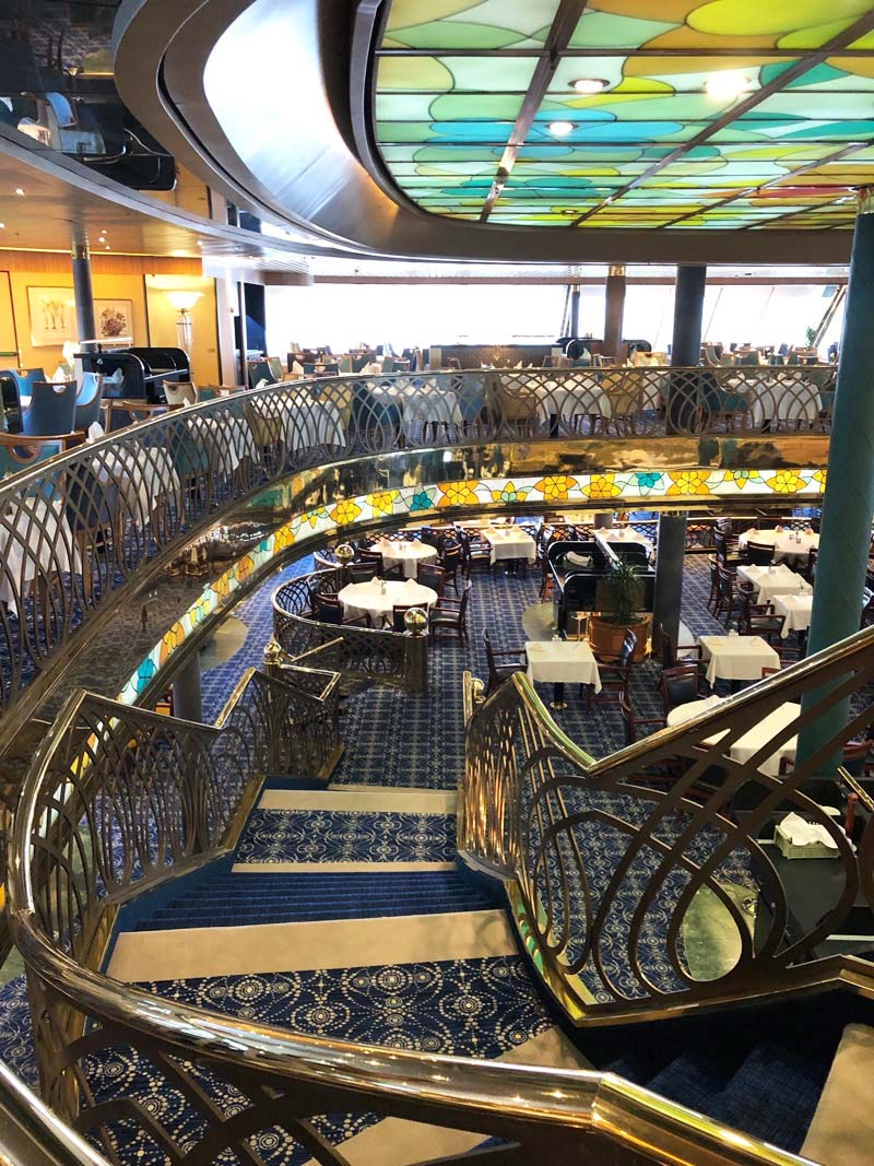 Bloomsbury Restaurant aan boord van de Bolette van Fred. Olsen Cruise Lines
