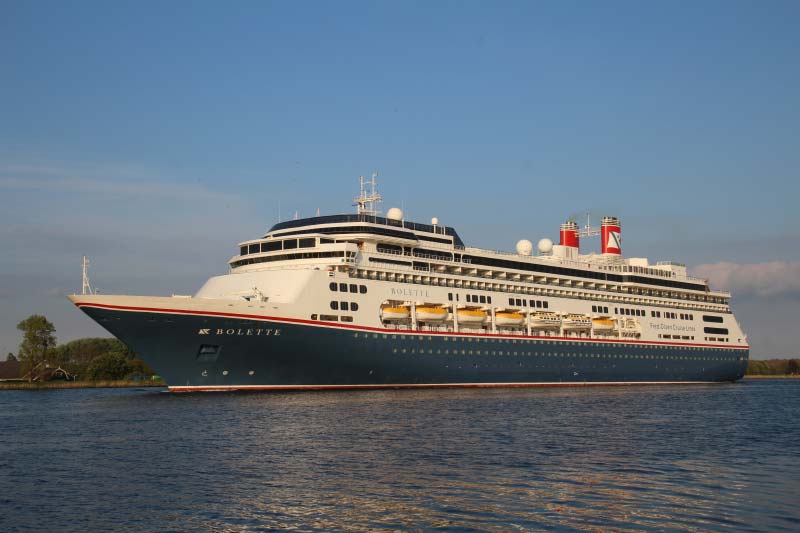 cruiseschip Bolette Fred. Olsen Cruise Lines in het Noordzeekanaal