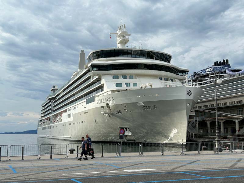 De Silver Nova van Silversea Cruises in Trieste, Italië