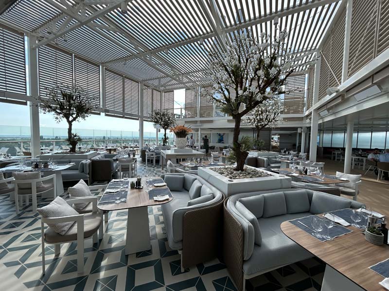 The Marquee buitenrestaurant op de Silver Nova van Silversea Cruises