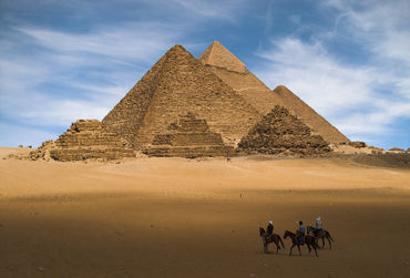 cairo-gizeh-piramides-fotolia_1352219_l